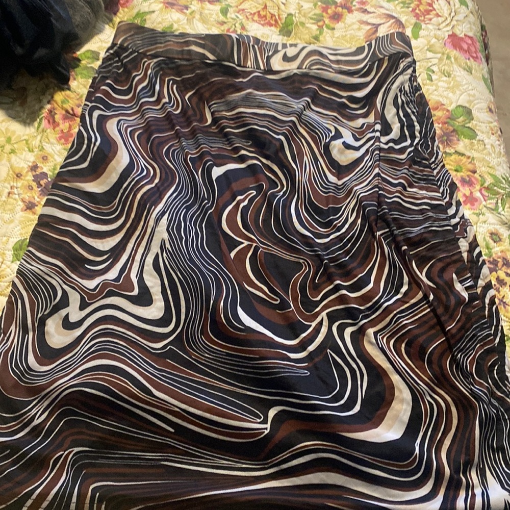 Stretchy adjustable skirt